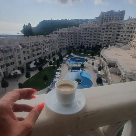 Alba - Seaview Luxury Apartamento Varna